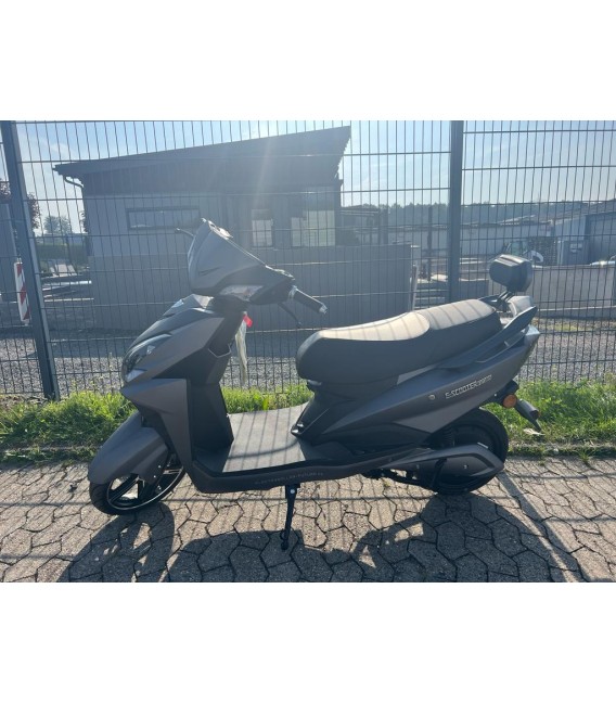 Elektroroller FALCON, schwarz, Front