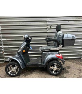 Seniorenmobil VITA CARE 4000, Seitenansicht