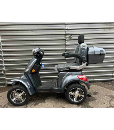 Seniorenmobil VITA CARE 4000, Seitenansicht