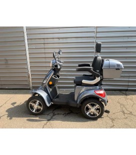 Seniorenmobil VITA CARE 4000, Seitenansicht