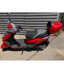 Elektroroller 'EAGLE LI', Vorderansicht, rot
